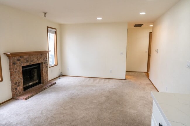 Building Photo - 3bd/2.25ba Sammamish House
