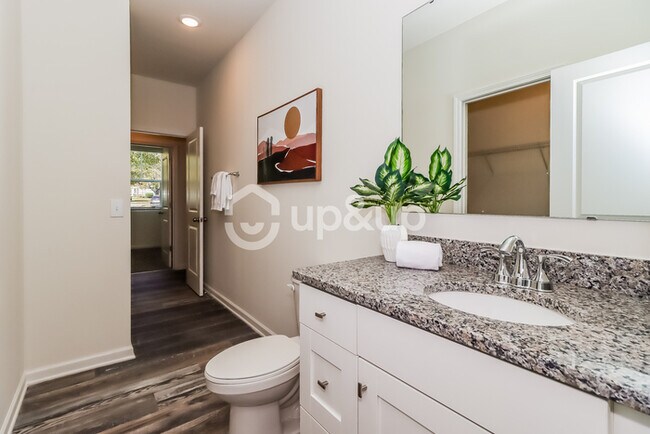 Building Photo - Fantastic 3bd/2ba home! Coming soon!