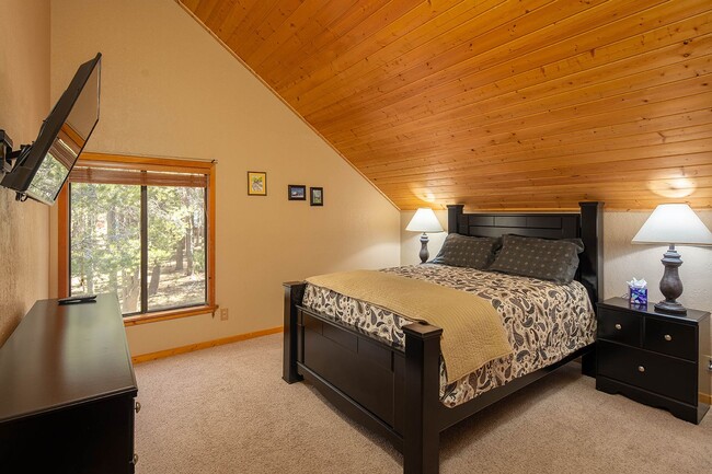 Building Photo - Truckee Condo Ski lease