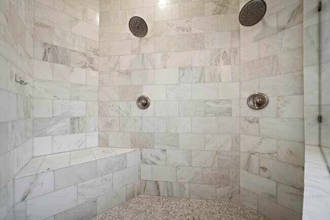 Building Photo - 513 W 22nd St