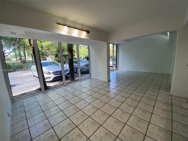 Building Photo - 6414 Miami Lakes Dr