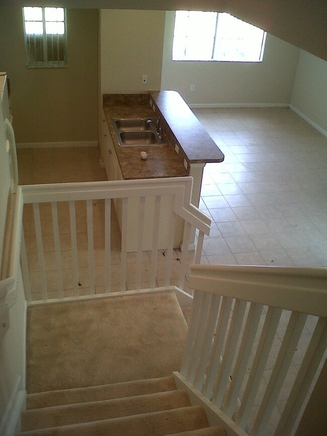 Building Photo - 1221 Lucaya Dr