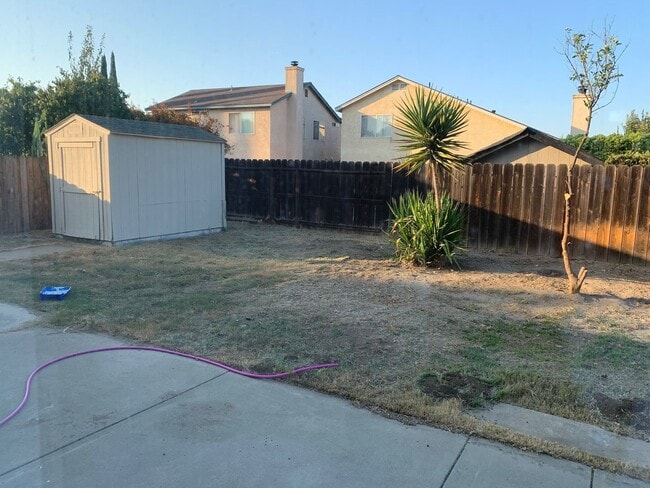 Building Photo - Full remodeled 4 bedroom 3 Bathroom home