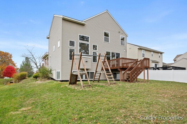 Building Photo - 5686 E Falling Leaf Dr SE