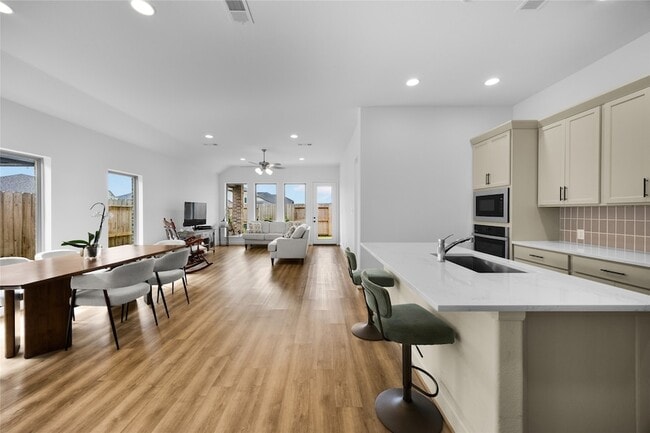 Building Photo - 31243 Riley Hts Dr