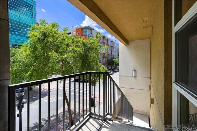 Building Photo - 525 11th Ave