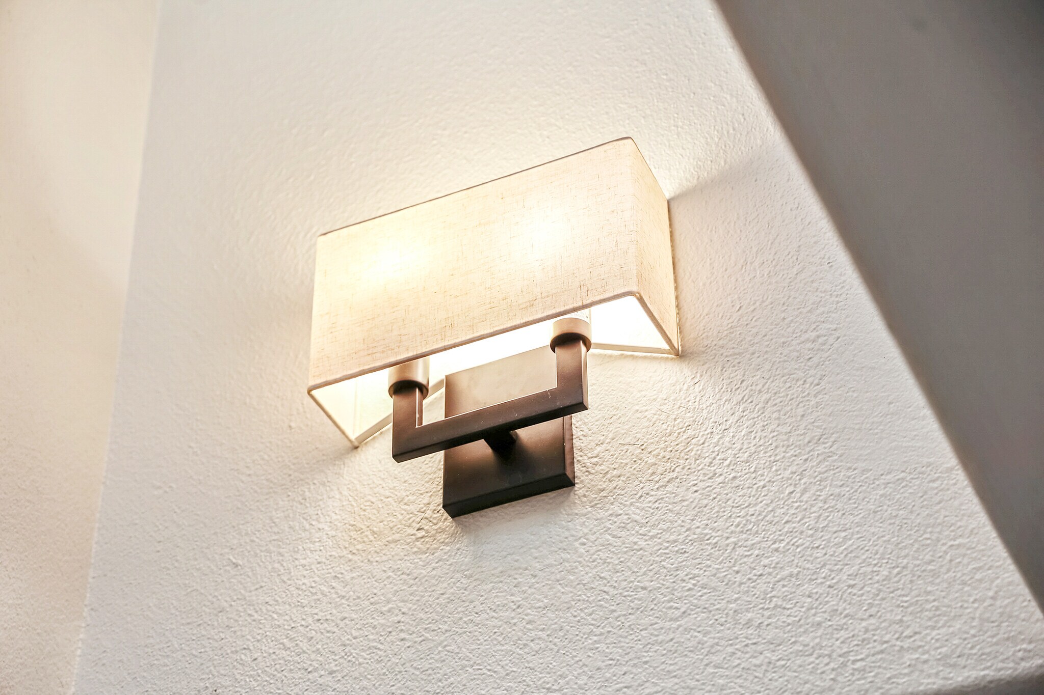 Building Photo - 10128 Hillhaven Ave