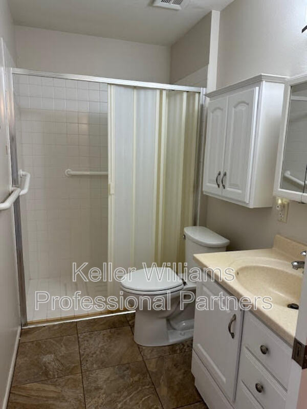 Building Photo - 10621 W Coggins Dr