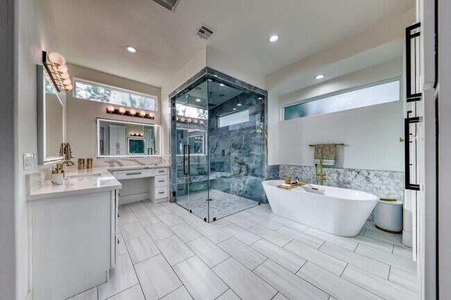 Building Photo - Stunning Green Valley, Guard Gated Community, Pool Home!