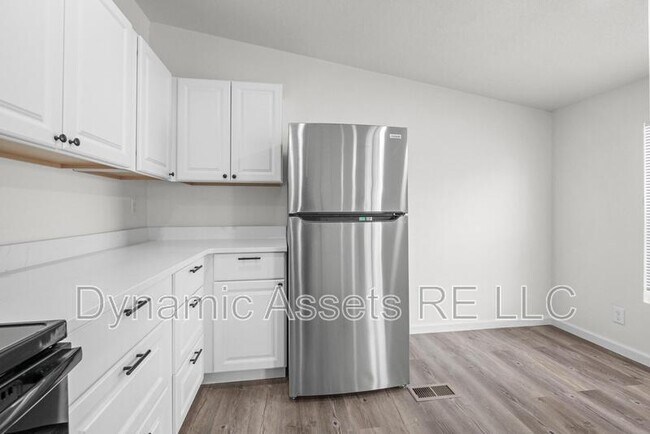 Building Photo - 403 N Walnut St