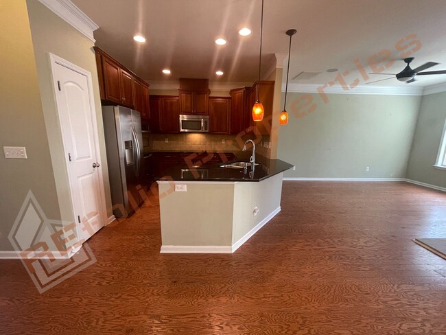Building Photo - Great Location! Elegant 3 Story 4 Bedroom ...
