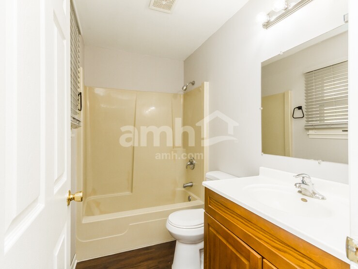 Building Photo - 380 Comet Dr