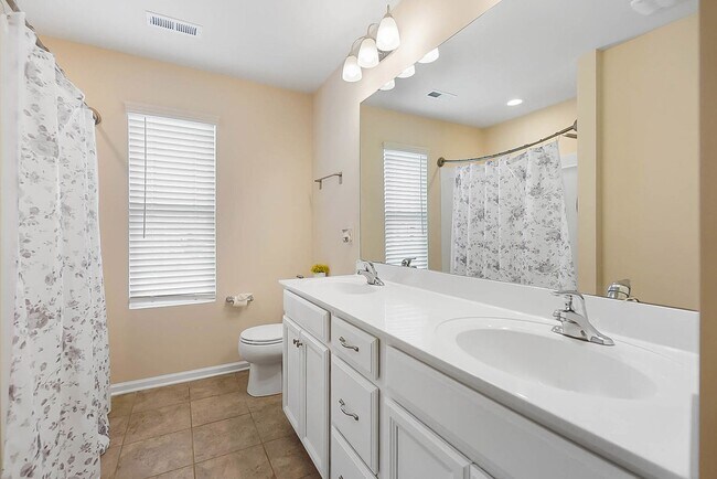 Building Photo - Beautiful Five Bedroom Home in Indian Trail!