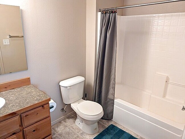 Building Photo - Fully Furnished Fox Bay Condo, AC, 2 Parki...