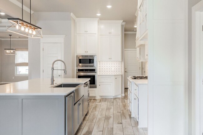 Building Photo - 3320 NW 187 Ter