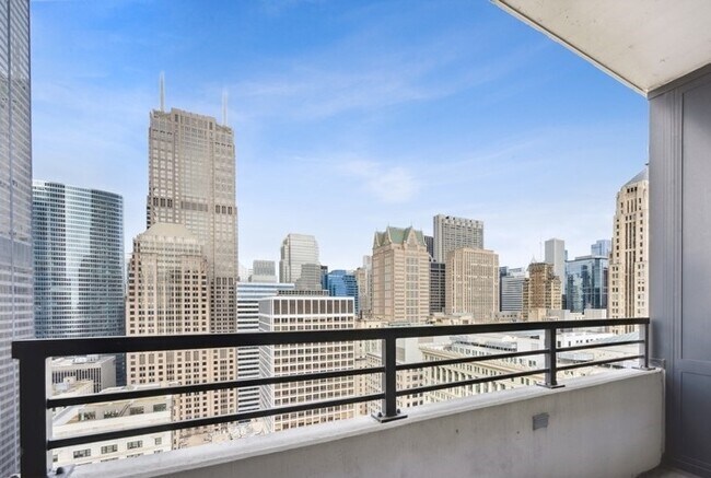 Building Photo - 235 W Van Buren St