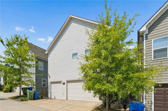 Building Photo - 1821 Sanford Dr