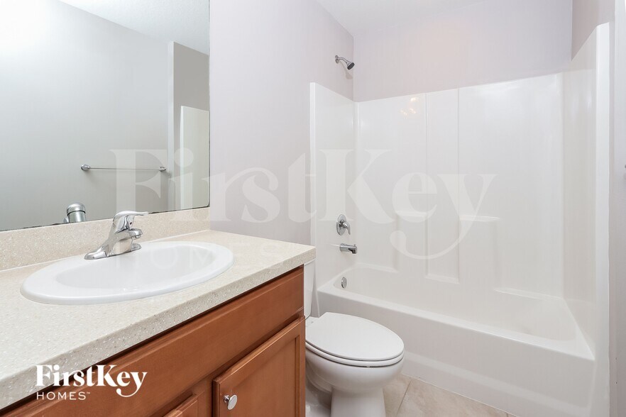 Building Photo - 820 SW Thrift Ave