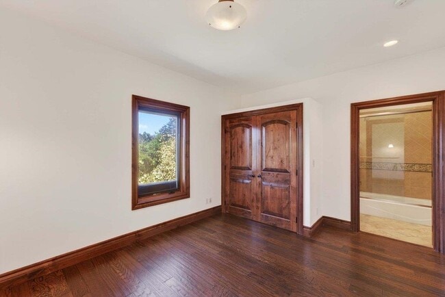 Building Photo - 41 S Circle Dr