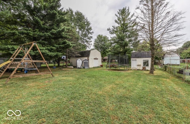 Building Photo - 3935 Mistletoe Dr