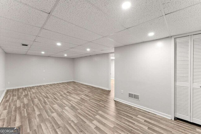 Building Photo - 4035 Thames Dr