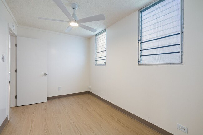 Building Photo - Close to UH- 2 bed/ 1 bath/ 1 parking
