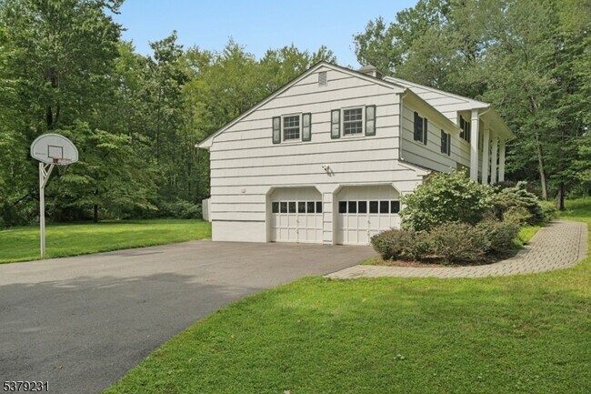 Building Photo - 247 Spencer Rd