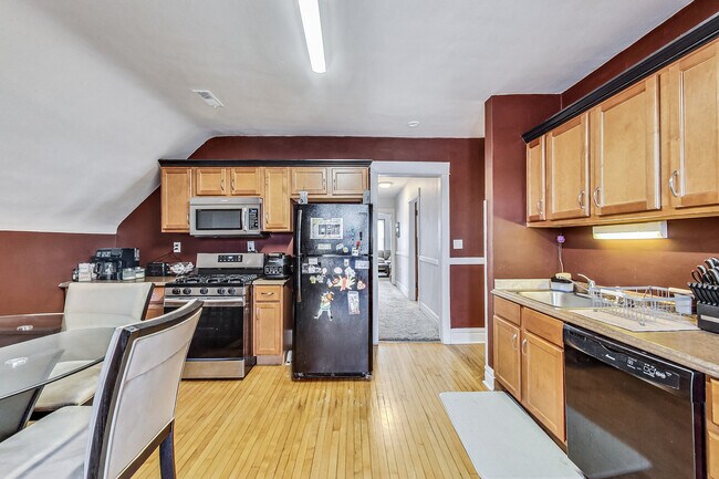 Building Photo - 6326 W Cuyler Ave