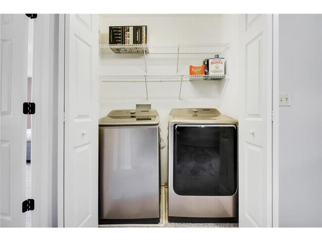 Building Photo - 2 Bedroom 2 Bath Beautiful Modern Living in Maple Grove for $2,150/month! 2 Stall Garage Included!