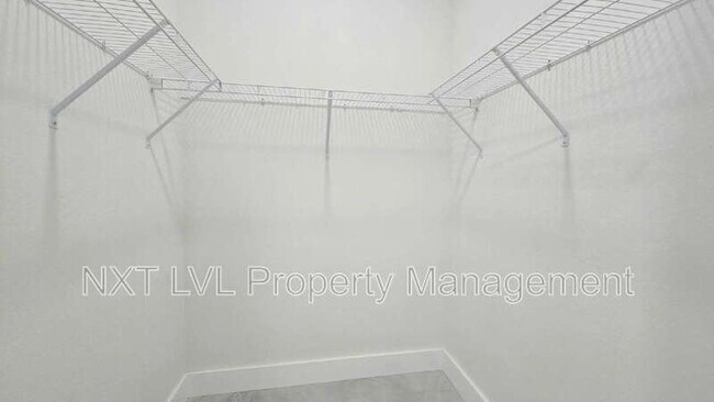 Building Photo - 220 NE 8th Pl