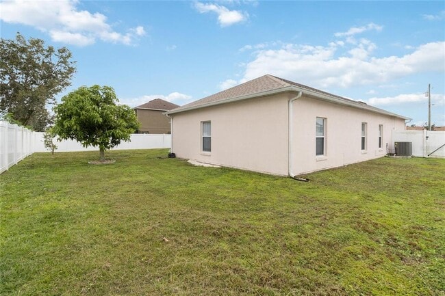 Building Photo - 325 Azincourt Ln