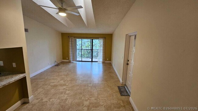 Building Photo - 205 Foxtail Dr