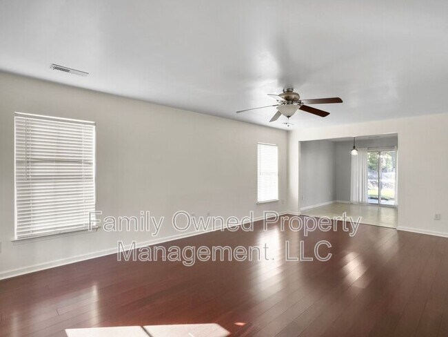 Building Photo - 100 Salem Creek Dr