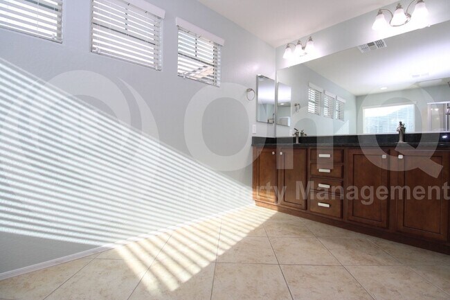 Building Photo - 3159 E Chisum Ln