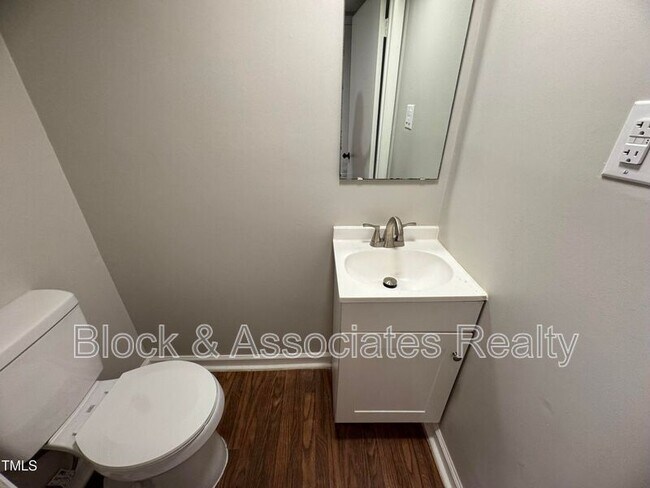 Building Photo - 1222 Teakwood Pl