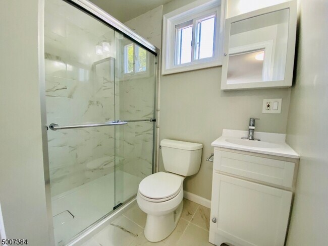 Building Photo - 79 Spruce St