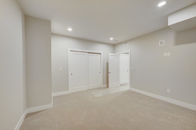Building Photo - $3,750 - 4 Bed, 3.5 Bath Updated Townhome ...