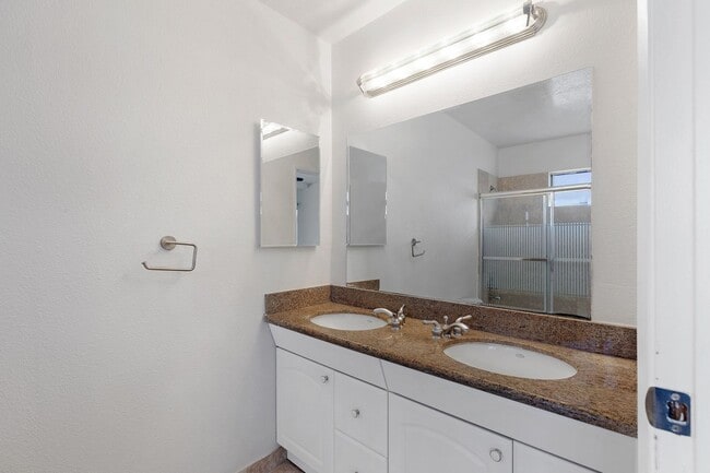 Building Photo - 5137 Chimineas Ave