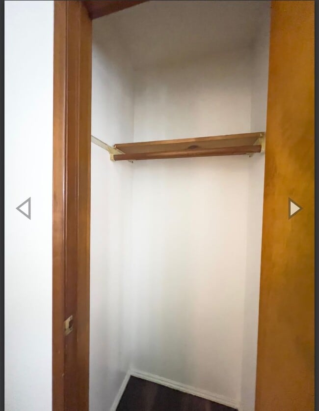 Building Photo - Downtown Issaquah 1 bedroom 1 bathroom unit