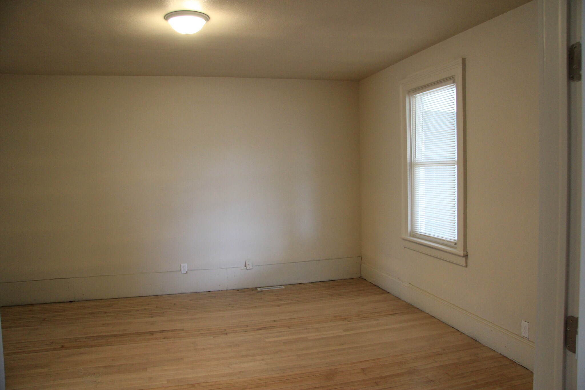 Living Room - 405 E Washington Ave