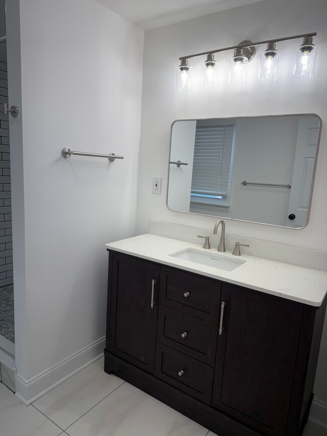 Building Photo - Tose St