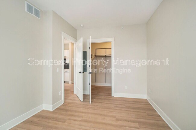 Building Photo - 5477 32nd Ave