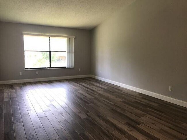 Building Photo - 13025 Northshire Trail