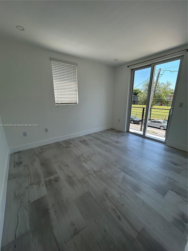 Building Photo - 3823 Thomas Ave