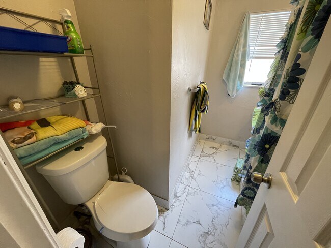 Building Photo - 208 Coventry St