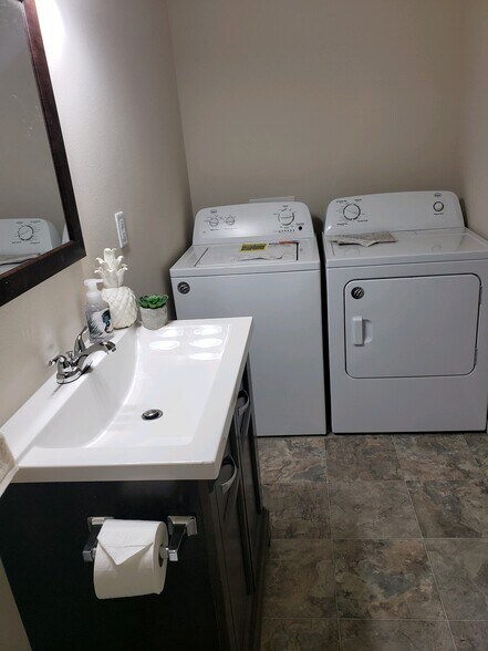 In unit laundry - 304 S Skipworth Rd