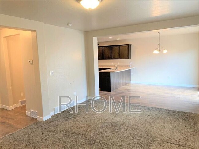 Building Photo - 2581 Cottonwood Dr