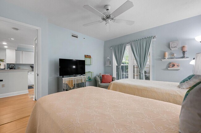 Building Photo - GORGEOUS 2 BEDROOM, 2 BATHROOM 1ST FLOOR CONDO LOCATED IN THE HIGHLY SOUGHT AFTER TENTH FAIRWAY A...