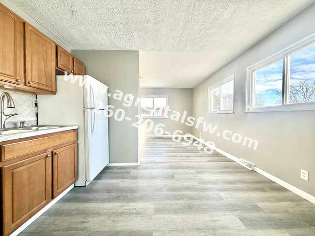 Building Photo - 3 Bedroom House