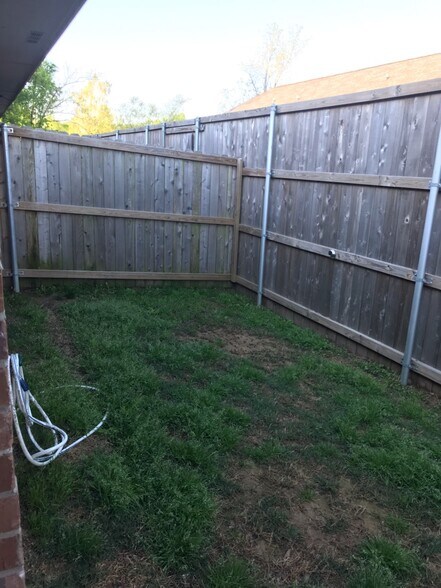Building Photo - 4220 Castlegate Dr